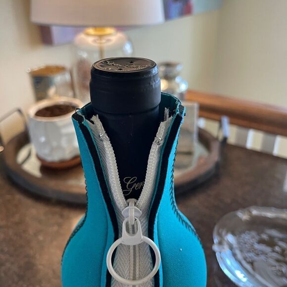 Coozie for entire wine/champagne bottle! - Picture 2 of 3